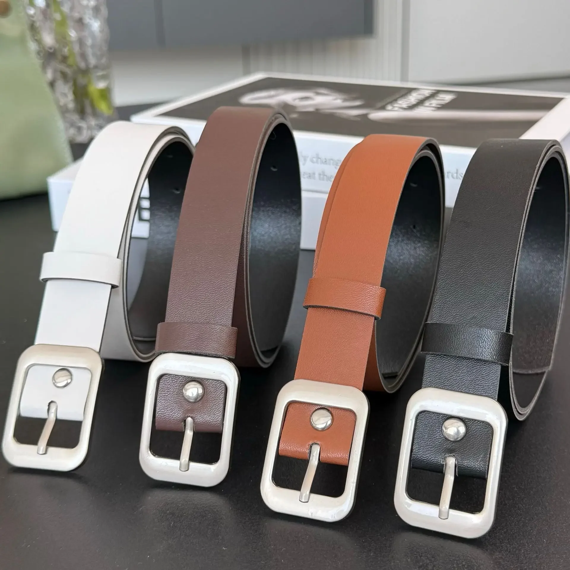 حزام خصر من جلد البولي يوريثان 102 سم للنساء - عرض 2.4 سم، إبزيم مربع فضي، مثالي لفستان وتصفيف الجينز