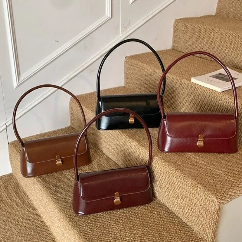 Minimalist Chic Large Capacity Diaper Bags For Women Elegant Leather Shoulder Bag Classic Designer Commuter Bag Stylish