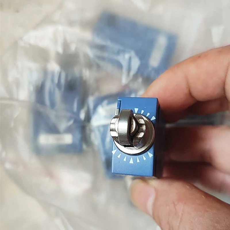 New Original IEC-EN 60947-5-1 400V 4kV 240V 1.5A ZCMD21