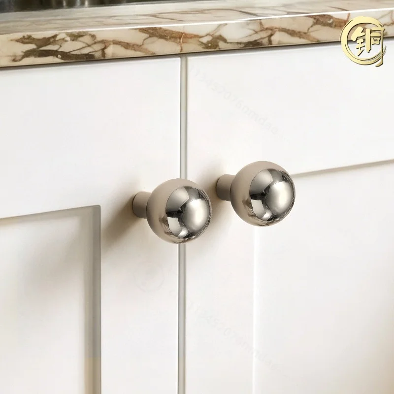 French Luxury Brass Cabinet Knob Single Hole Round Drawer Pull Handle for Cupboard Wine TV Hallway Furniture Hardware