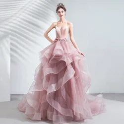 Abito da sposa rosa unico Puffy A Line abiti Quinceanera scollo A V Appliques Spaghetti Strap Tiered Ruffles abito da ballo graduati