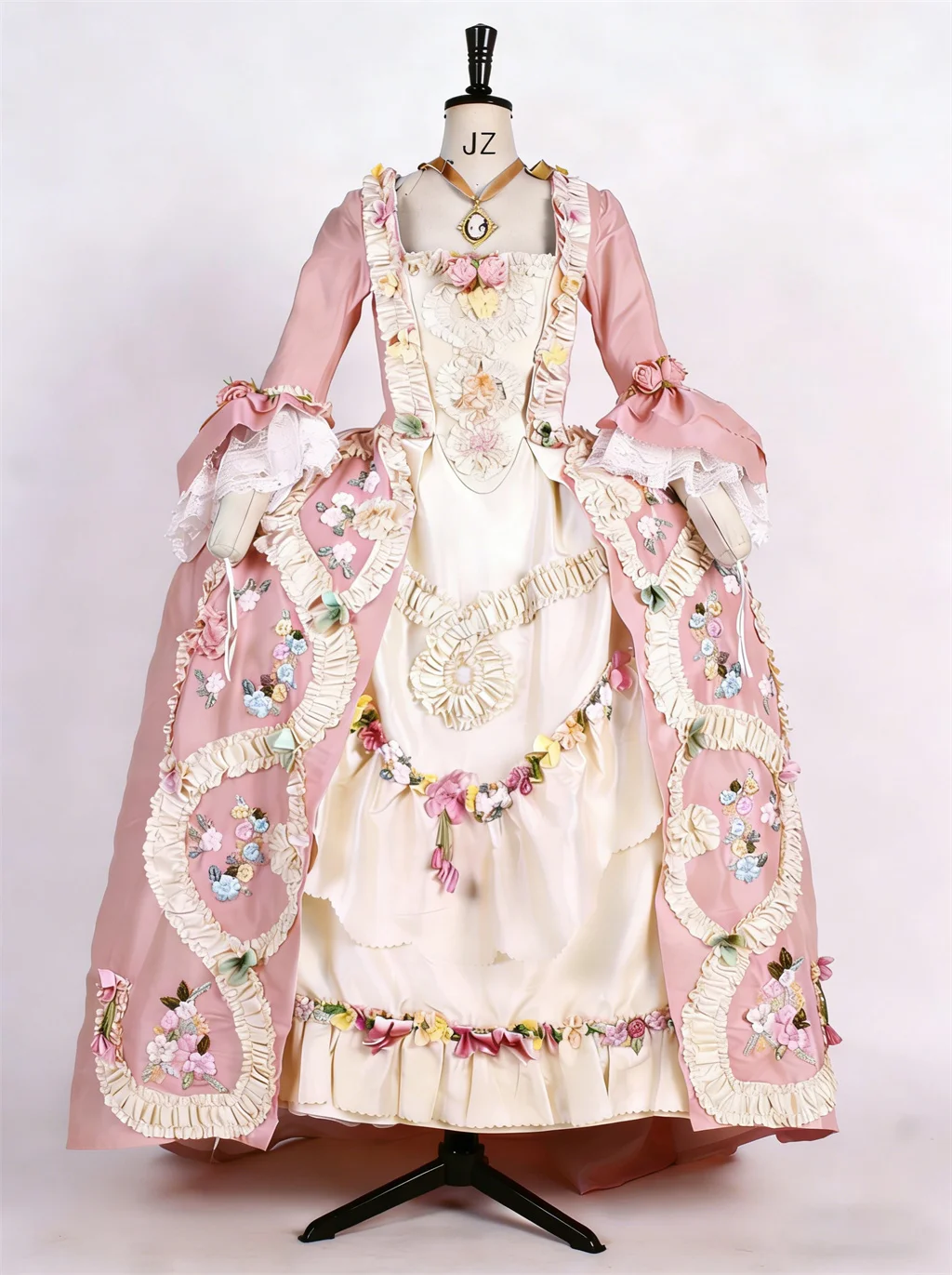 Robe à la française du XVIIIe - Evening Gown avis et prix