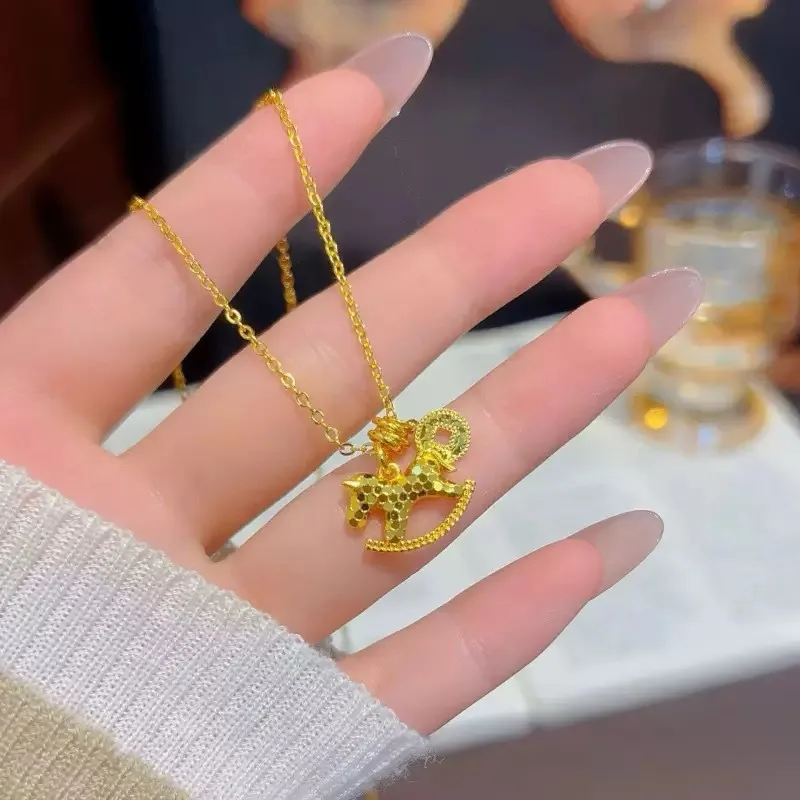 

Sparkling Ice Crack Horse Pendant Necklace Women Lucky Coin Wealth Light Luxury Delicate Clavicle Chain Fashion Jewelry Gift