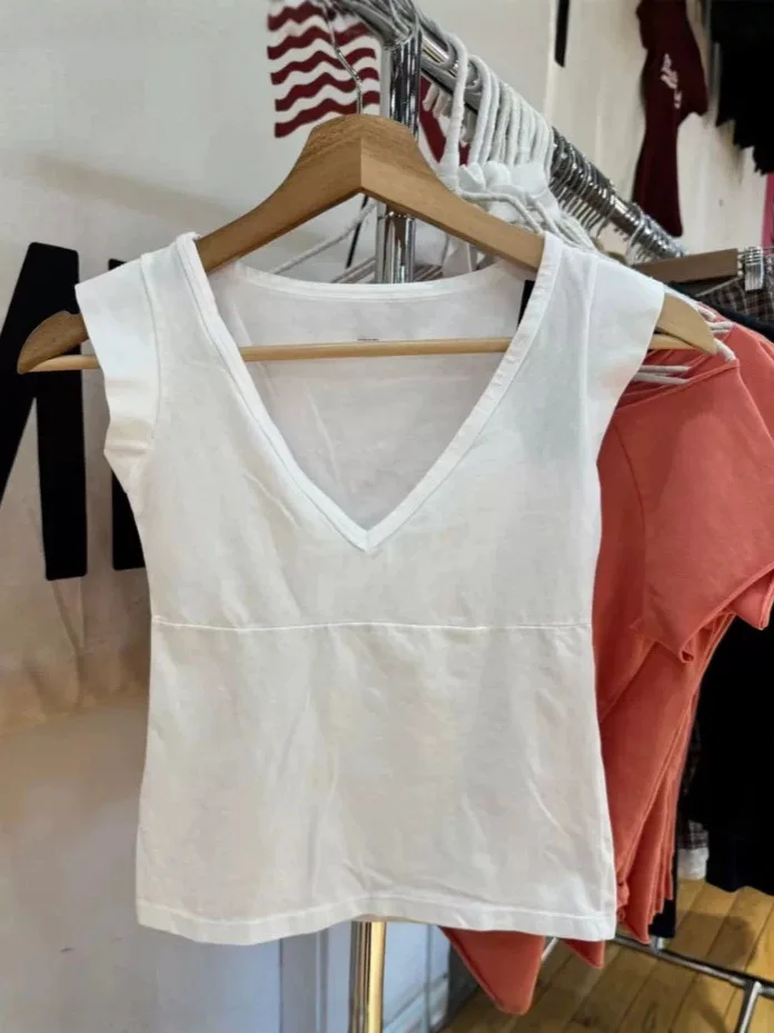 White Scalloped V-neck T-shirts Women Summer New Casual Streetwear Slim Cotton Short Sleeves Tees Sweet Simple Basic Tops Y2K