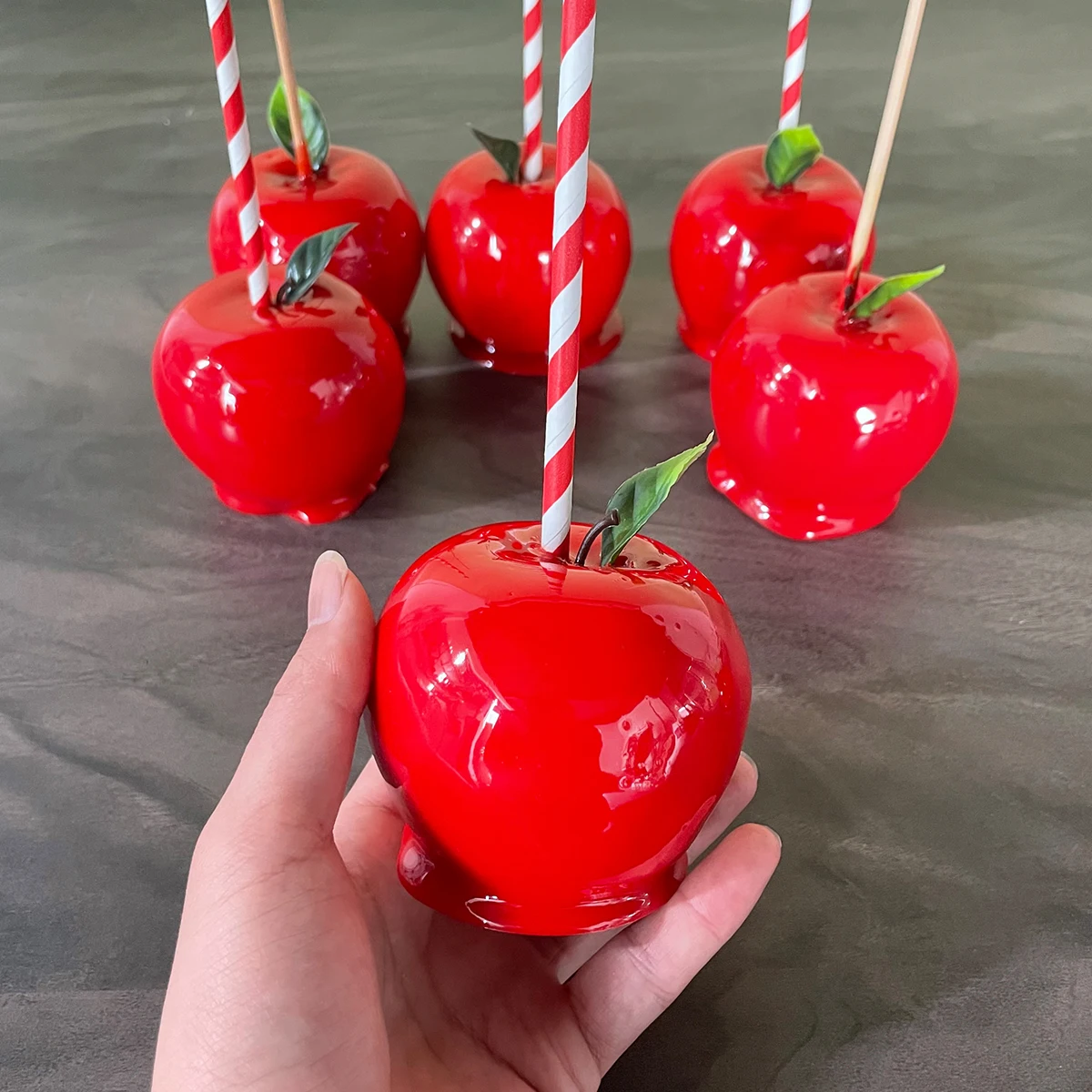Manzanas artificiales de caramelo para vacaciones de Navidad, manzanas confitadas falsas, decoraciones de boda, artículos de decoración del hogar, accesorios de fotografía, dulces