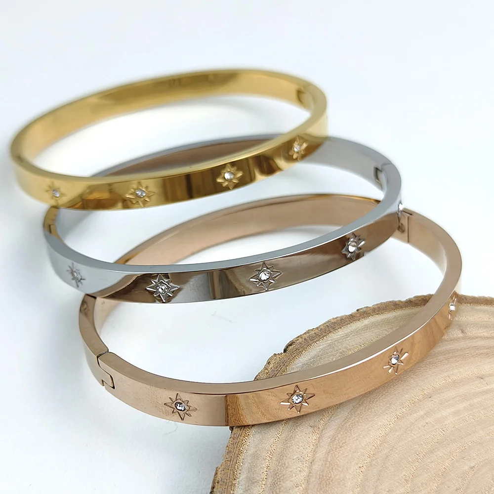 Image of Metallarmband für Damen. Geschlossenes Armband mit glänzendem Polarstern-Zirkon. Modischer Hochzeitsschmuck, der für Ihre Frau geeignet ist.