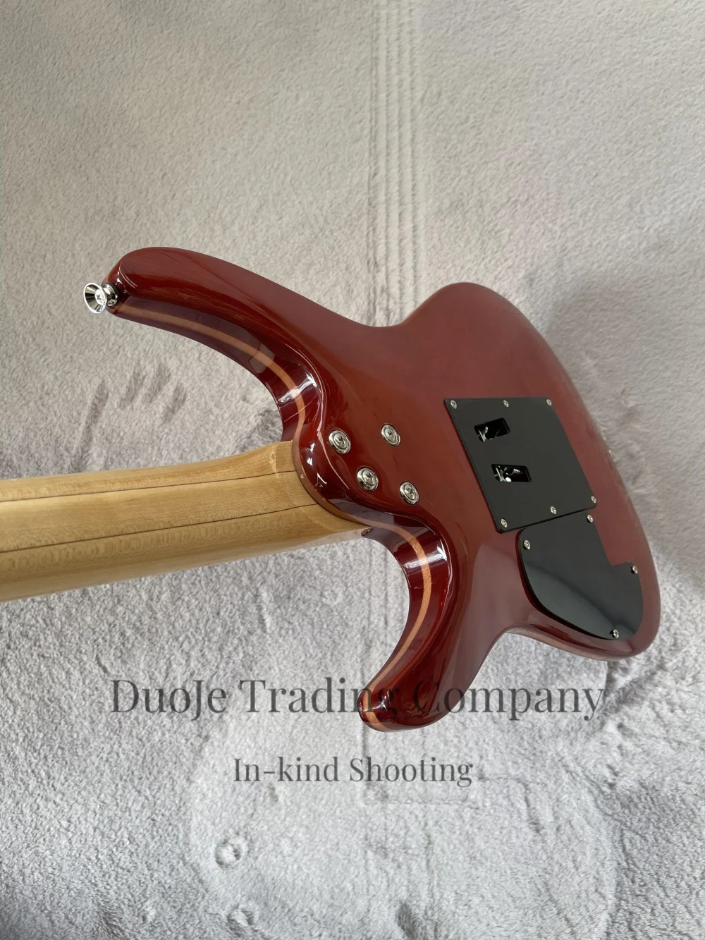 Brown guitar, thin-body guitar, flamed maple top, tremolo bridge, HSH pickups, solid wood body, maple neck.