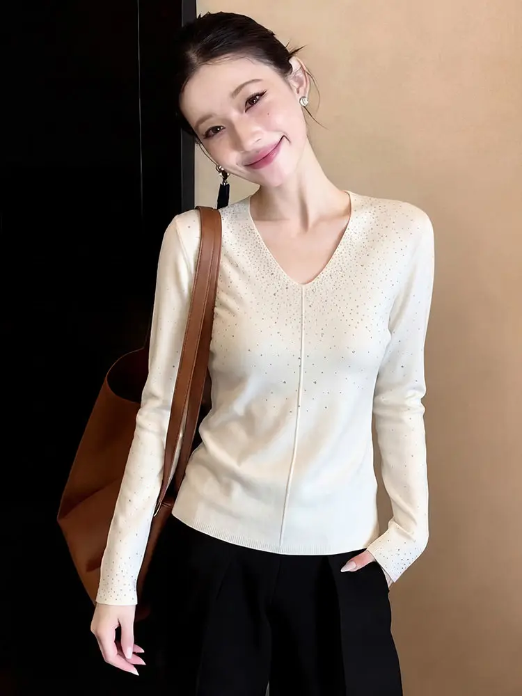 

Модный женский трикотажный топ с V-образным вырезом и длинными рукавами, весенняя новинка, приталенный, с изысканной отделкой стразами, трендовый