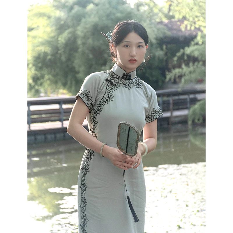 

Элегантный молодежный осенний халат из шелка, простой и уникальный дизайн, для повседневной носки.