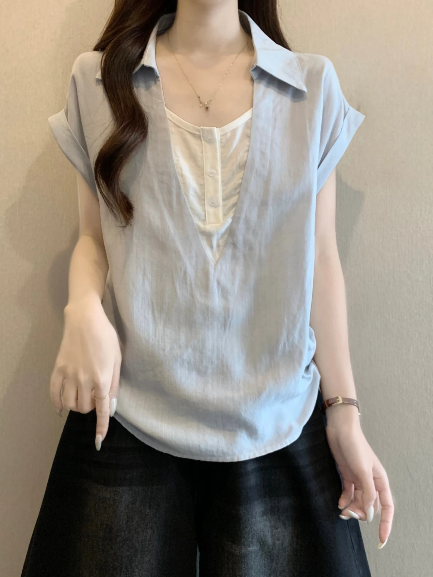 

Slimming V-Neck Short Sleeve Shirt Women's Base Layer Top Summer 2026 plus Size Fashionable Korean Style Commute Wind