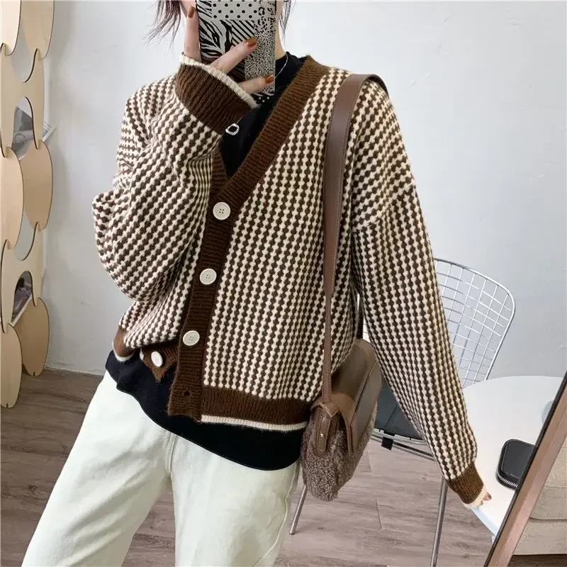 Knit Tops for Woman Black Cardigan Women's Sweater Plaid V-neck Winter Thermal Blouse New in Autumn 2024 Tricot Korean Style