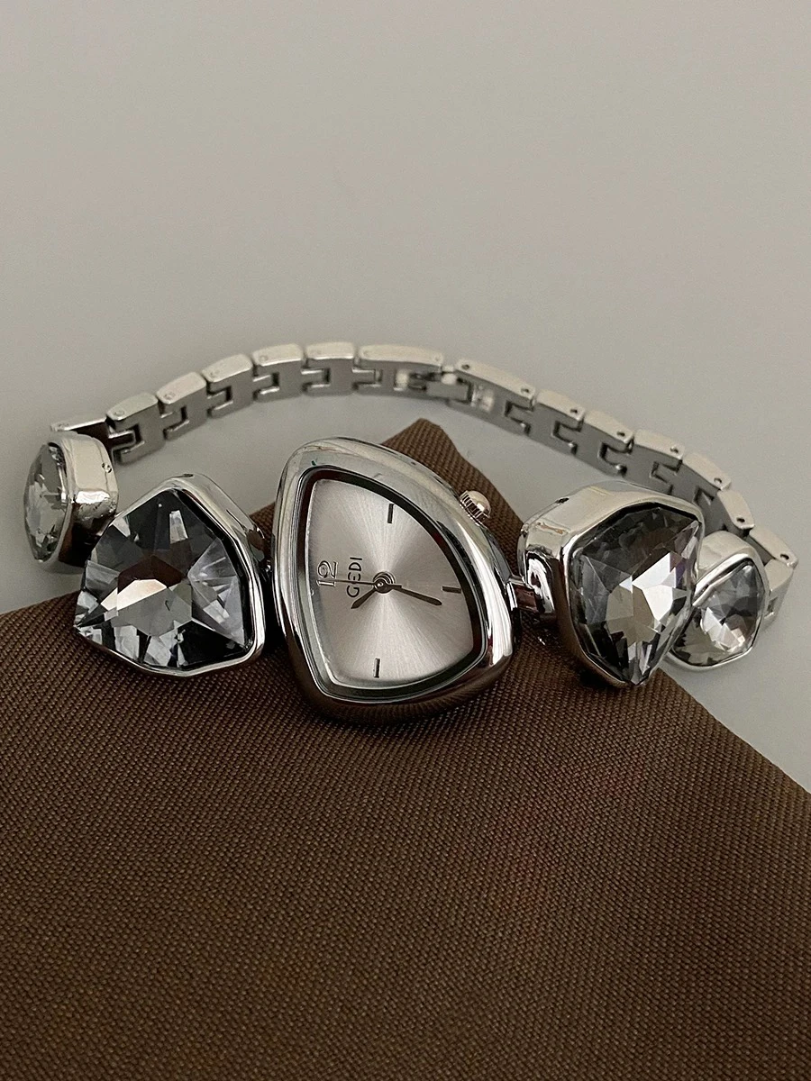 Women Quartz Watch Luxury Irregular Reloj Vintage Girls Watches Orologio Sliver Gold Bracelet Diamond Clock Ladies Wristwatch