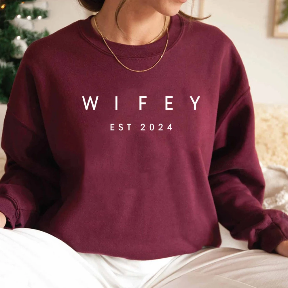 Bluza Wifey EST 2024 wieczór panieński prezent prezent zaręczynowy bluzy narzeczony prezenty ślubne kobiety bluzy z grafiką swetry