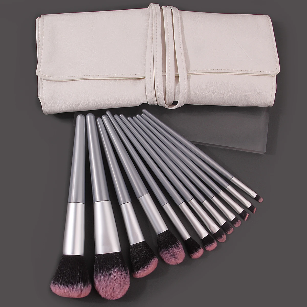 Ensemble de pinceaux de maquillage polyvalents, poudre libre, blush, correcteur et fard à paupières + 1 sac de sangle pour pinceaux de maquillage portables de voyage, 12 pièces