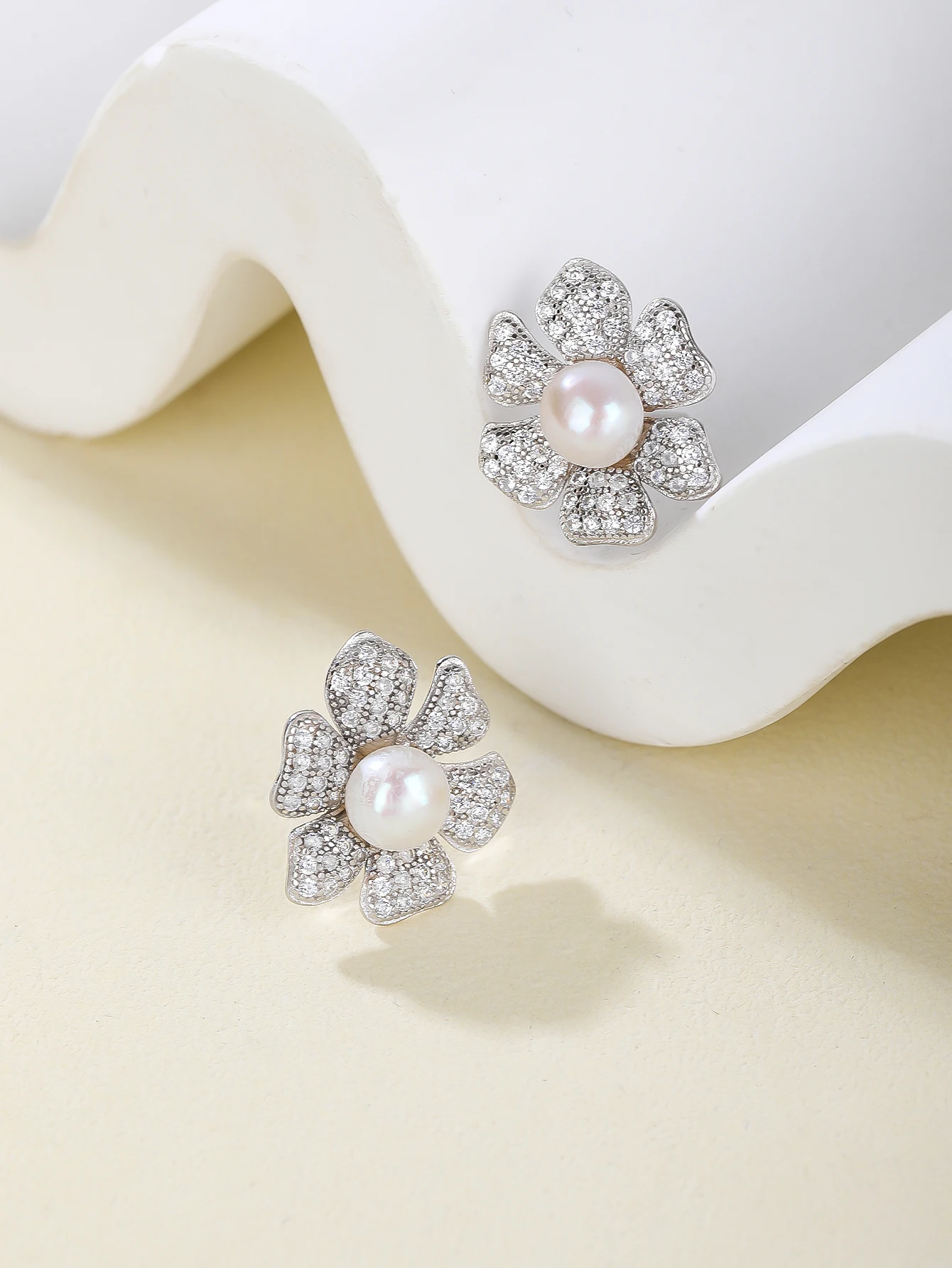 925 Sterling Silver Mother of Pearl Inlaid Cubic Zirconia Flowers Stud Earrings For Women/Girls Cute Fashion Luxury Jewelry Gift