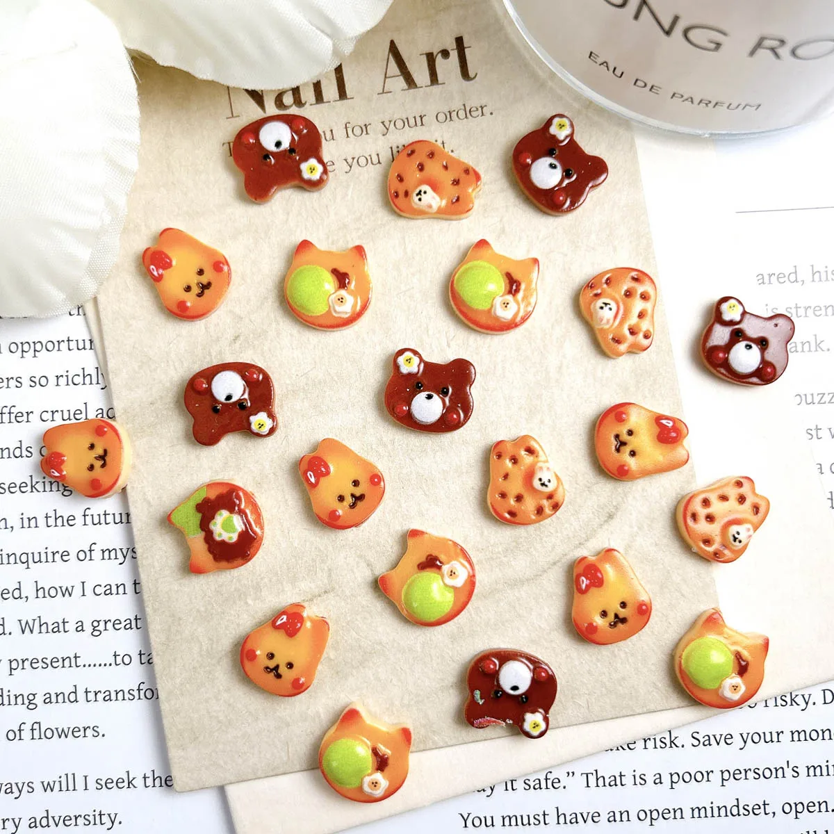 30PCS 3D Cartoon Braun Tier Köpfe Harz Nagel Charms Kreative Niedlichen Kaninchen Bär Katze Kopf Nail art Dekorationen für DIY Nagel Teile