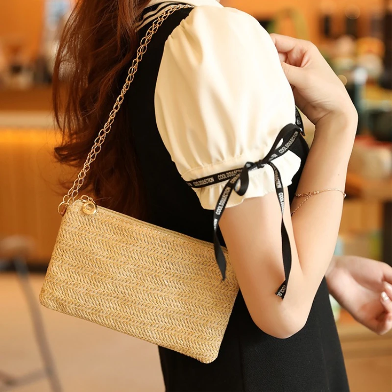 

2025 Women's Extremely Simple Chain Bar Small Square Bag with Simple Grass Weaving Elements Single Shoulder Crossover Phone Bag