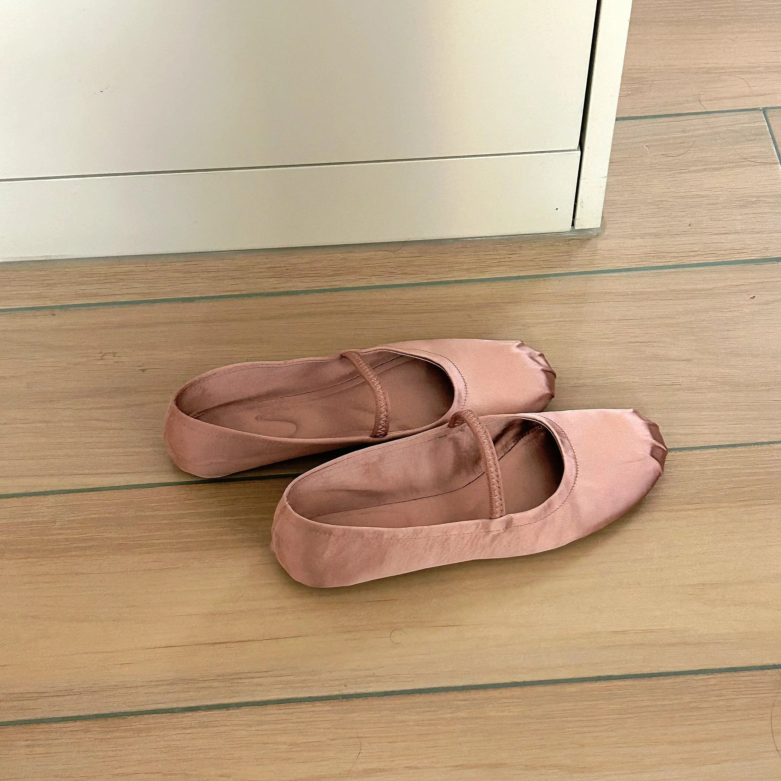 comfortable-satin-flat-shoes-soft-bottom-ballet-flats-round-toe-mary-janes-women's-shoes-spring-summer-new-style-fashion-sweet