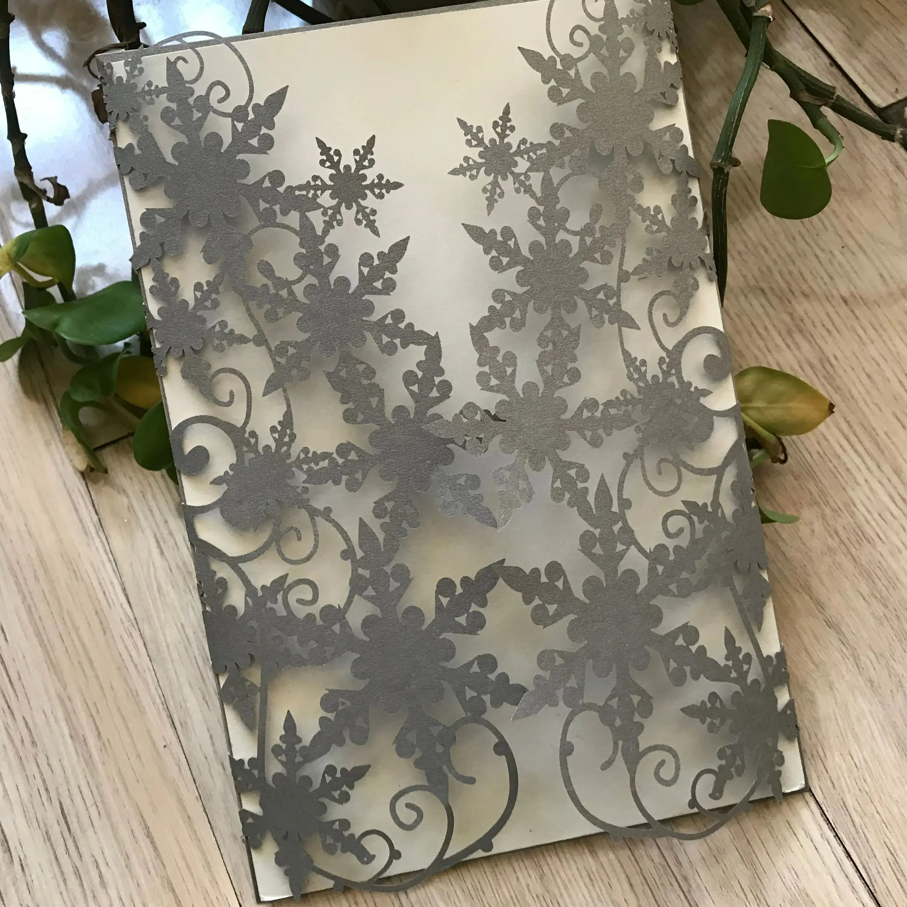 

10pcs Pearl Silver Snowflake Wedding Invitation,Laser Cut Invitaiton Cards,Birthday Invite Card for Party Gift Favor Decoration