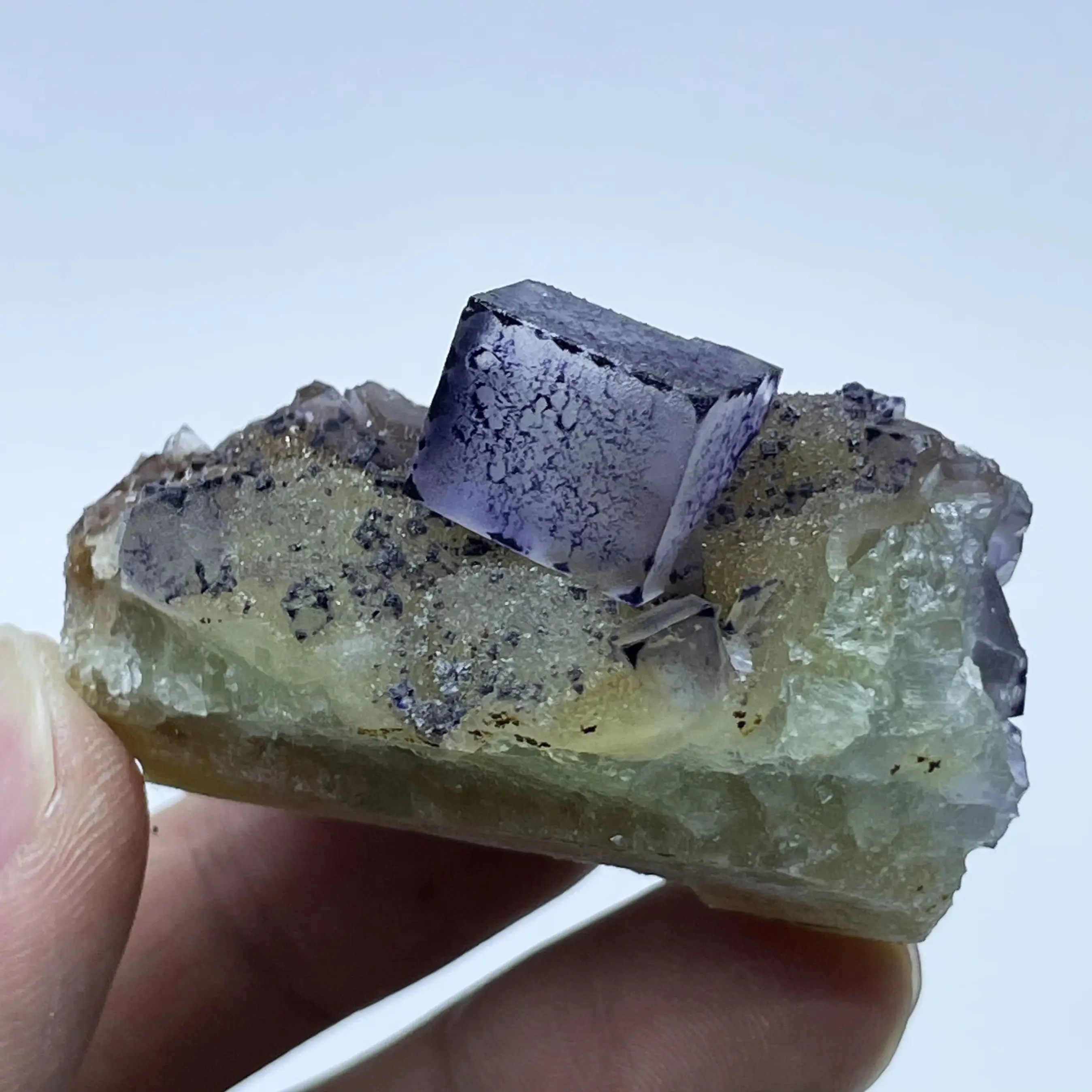 Natural Purple Edge Fluorite Mineral Original Teaching Specimen Reiki Healing Stone Home Decor From Guizhou