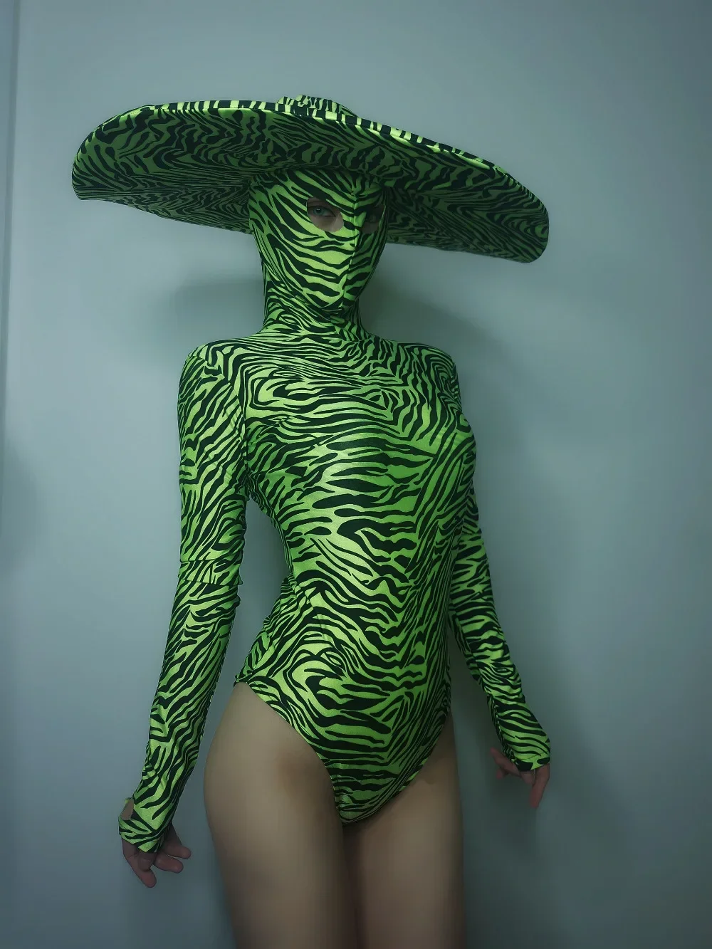 

Zebra Pattern Stretch Skinny Bodysuit Women Dance Team Jazz Stage Wear Green Black Big Hat DJ Outfit Bar Nightclub DS Costume