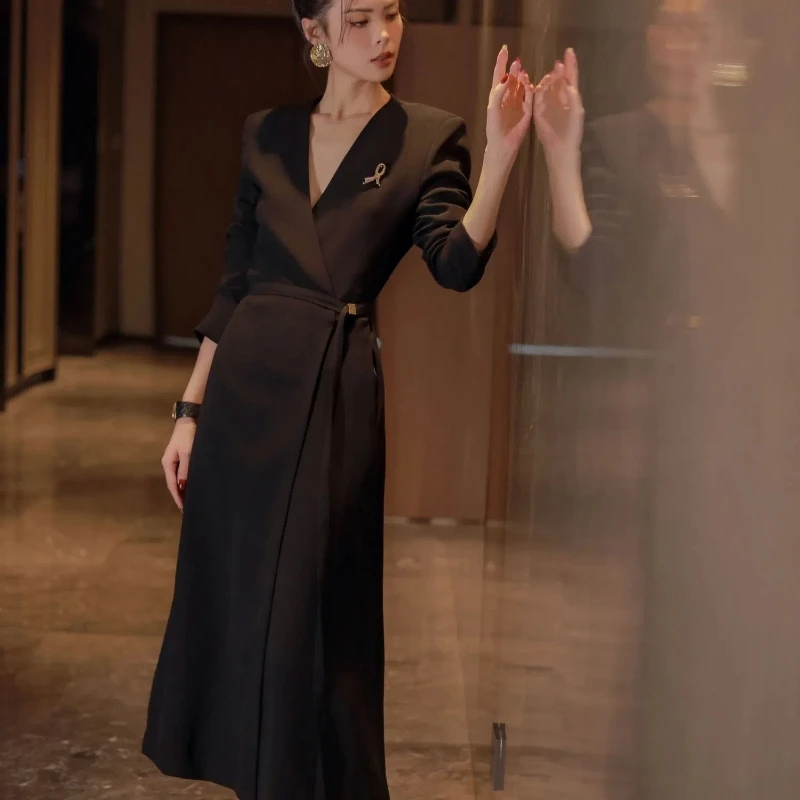 Hepburn Style Autumn New Style Temperament Commuting Slimming V-neck Simple Black Suit Dress Women's Small Black Casual Dress