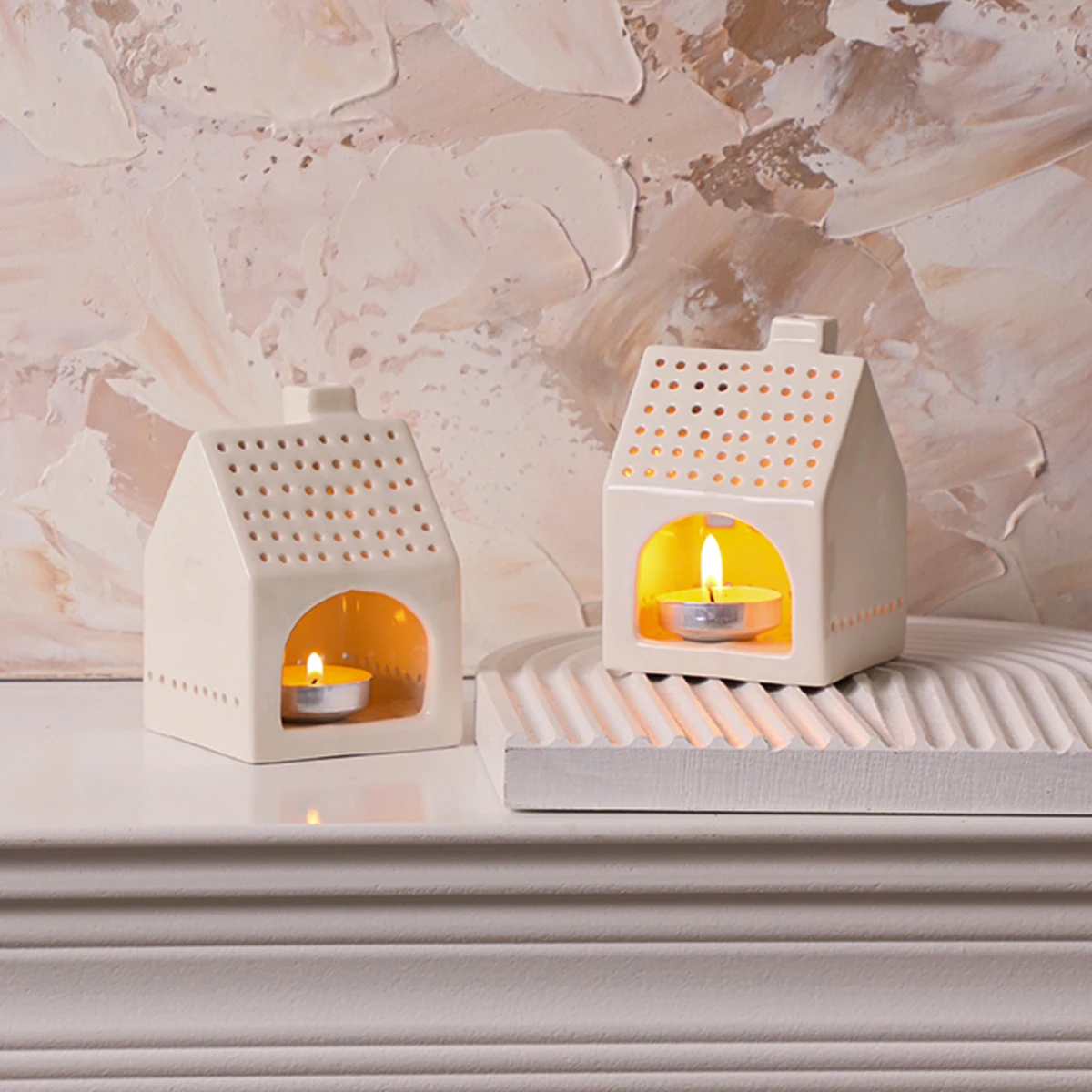 XIYE FLOWER white Small house shape candlestick petal shape candlestick ceramic material Nordic style artistic garden home decor