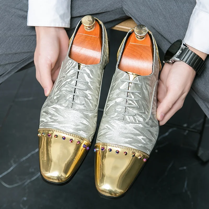 Men's Casual Business Rivets Leather Shoes Mens Shiny Oxfords Shoes Dress Office Flats Men Fashion Wedding Party Patent Leather