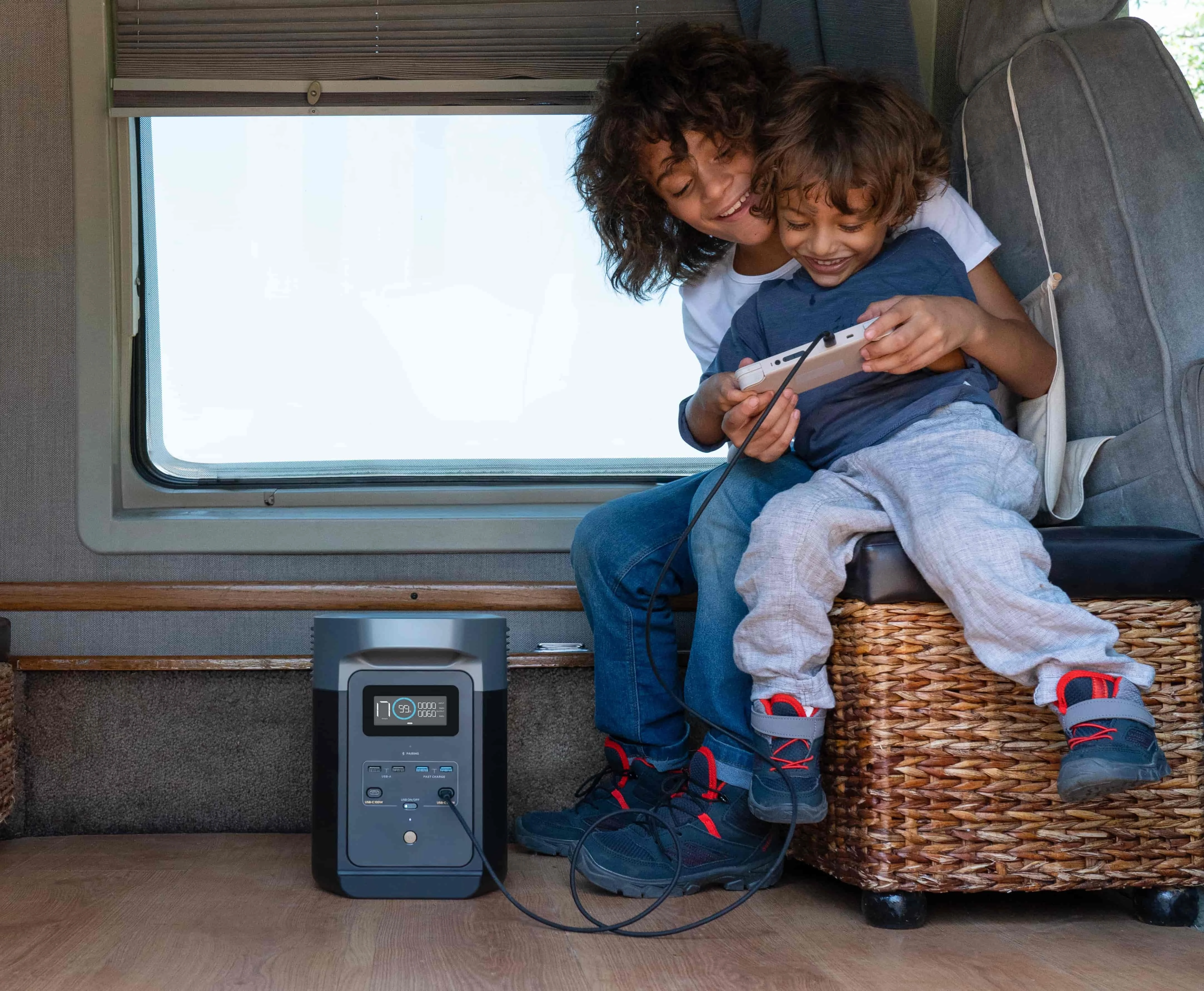 

Портативная электростанция мощностью 1800 Вт, солнечный генератор для домашнего резервного копирования, экстренной помощи, кемпинга или путешествий на открытом воздухе