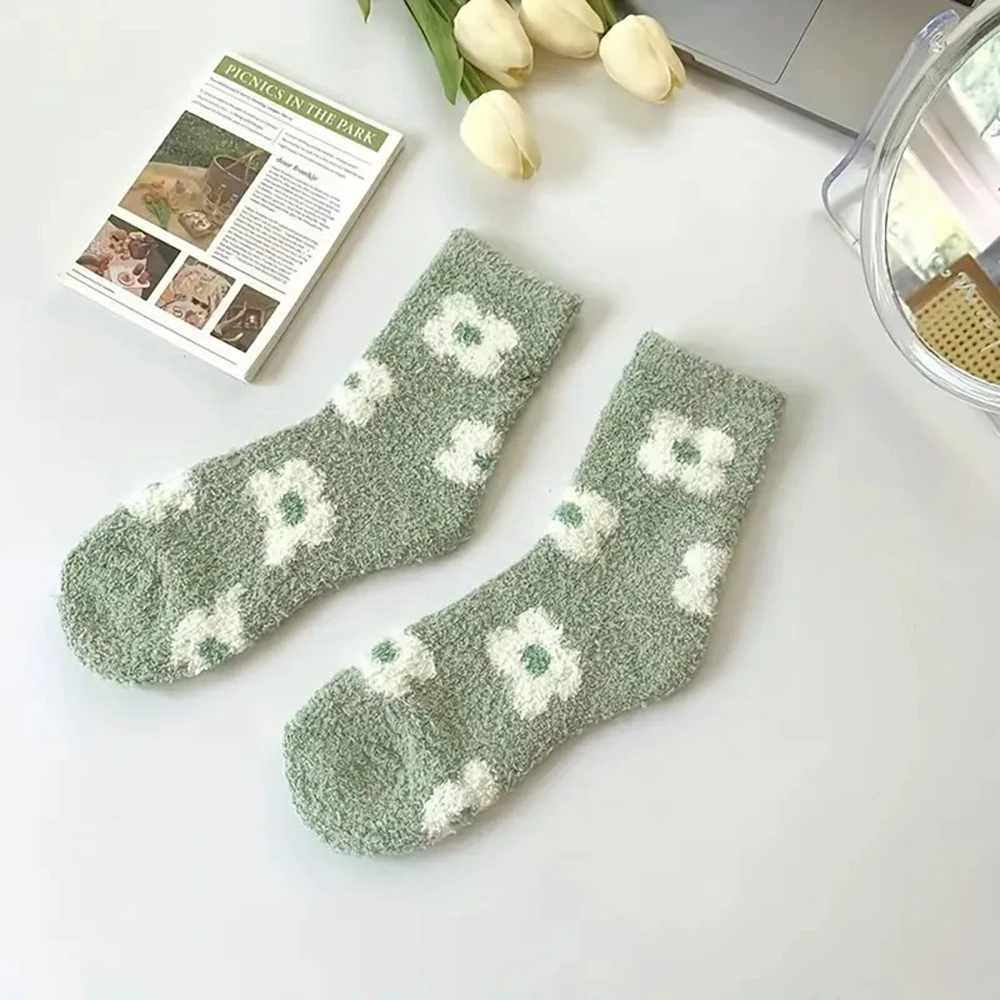 1 Pair Women Autumn Winter Mid Length Socks Fashionable Plush Flowers Sweet Patterns Soft Comfortable Warm Casual Socks