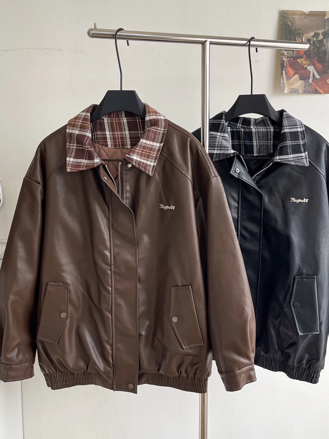 

Повседневный корейский пиджак в клетку с длинными рукавами, отложным воротником и кожаными вставками, женский свободный универсальный пиджак, модный повседневный верхний однотонный пиджак