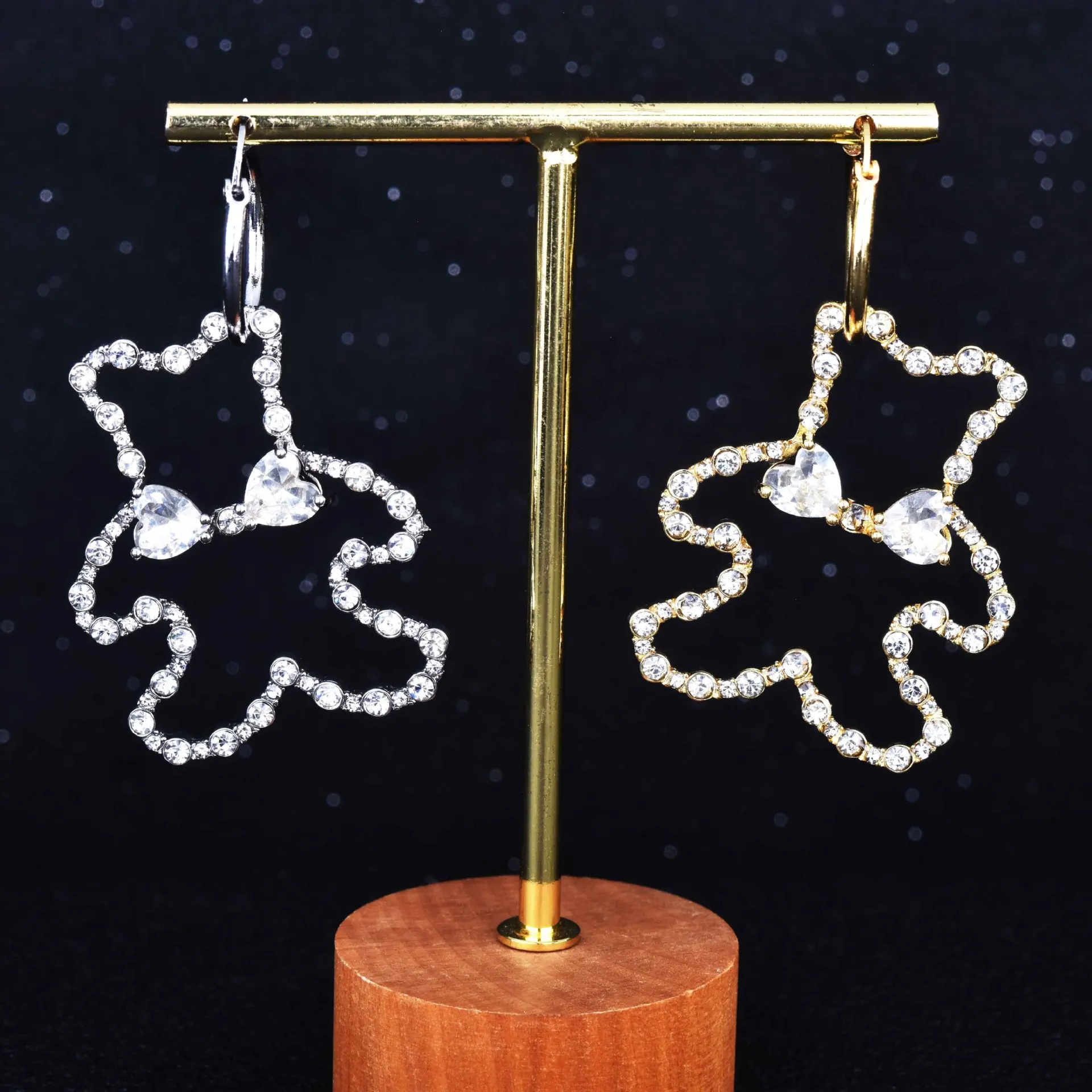 Sweetly luxurious and exquisite, with a sophisticated and grand style. Small bear and butterfly knot earrings for women.