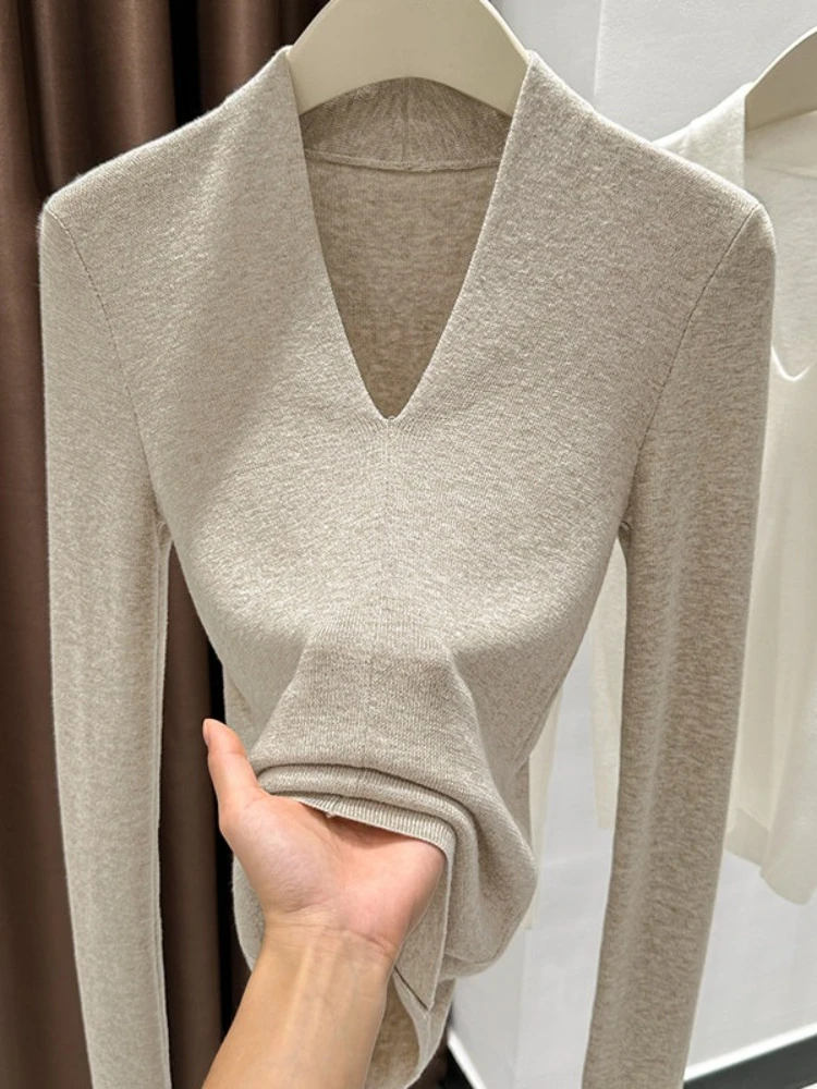 

Женский свитер AOSSVIAO осенне-зимний, черный, с V-образным вырезом, длинный рукав, облегающий, мягкий трикотаж, универсальный базовый топ для многослойных образов