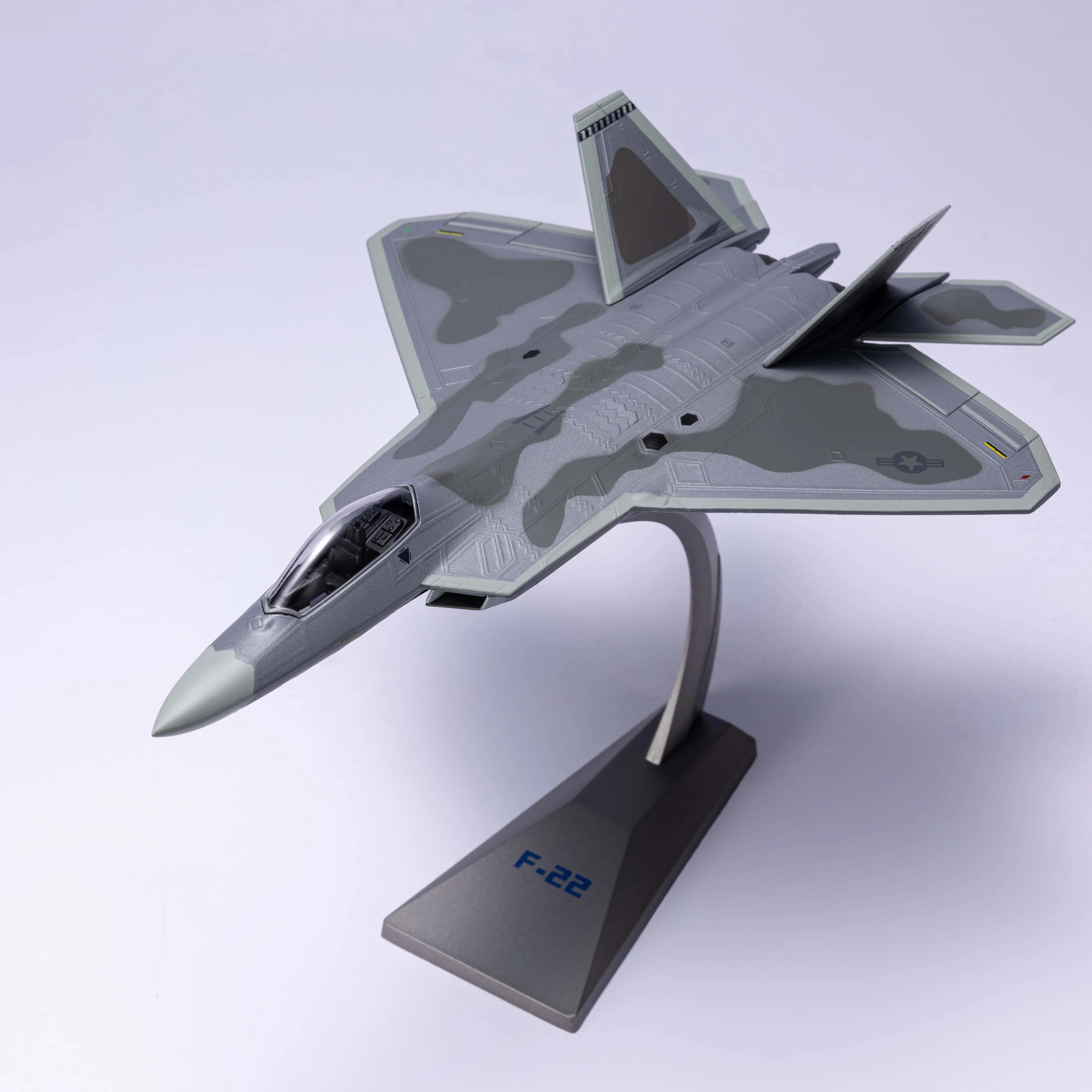 F22 1/72 Scale Model Airplane (Including Base) Scale Model Home Decoration English Version Color Box Creative Gift