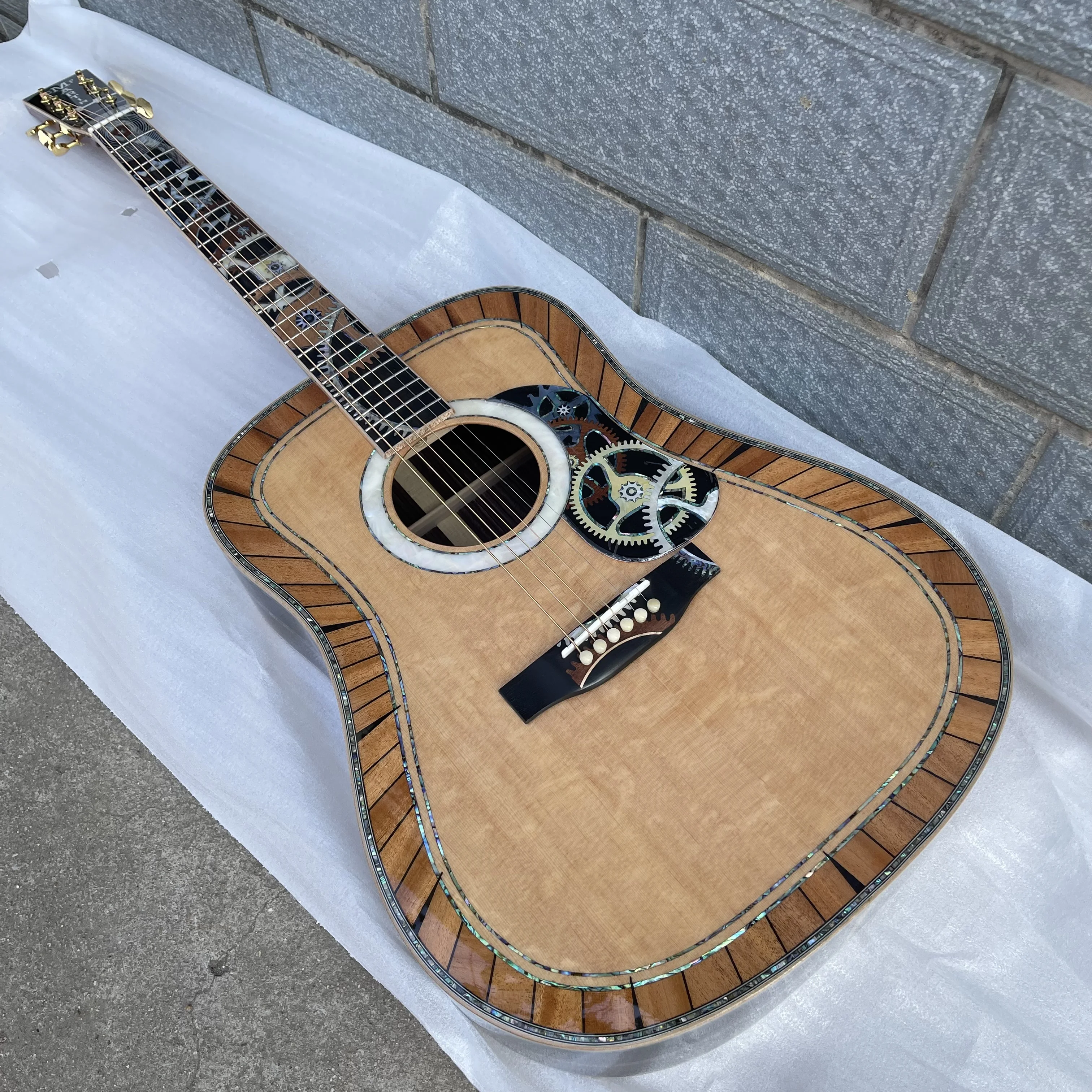 New  Acoustic Guitar D200  Model All Solid Wood Real Abalone Inlay Ebony Fingerboard/Bridge Bone nut 241019