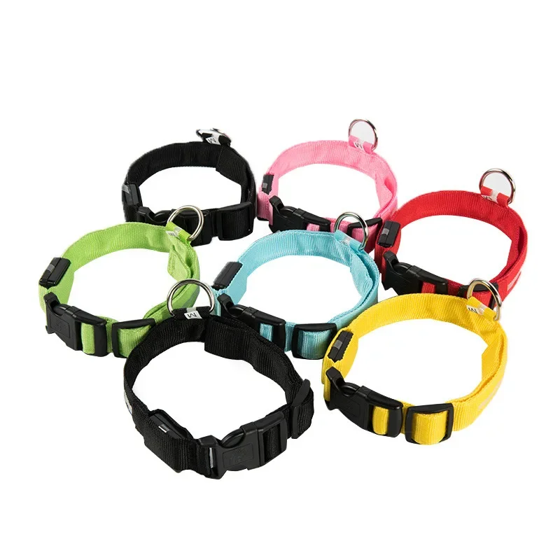 Collier de chien LED réfléchissant pour la sécurité nocturne – Durable, à motifs géométriques, alimenté par batterie, idéal pour les races de petite/moyenne