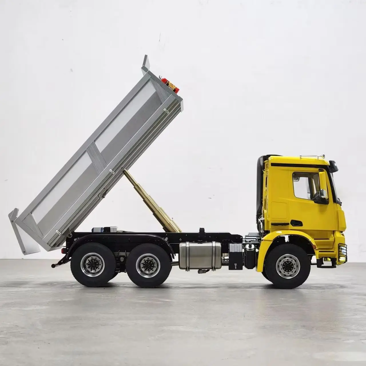 

3363 6X6 Гидравлический самосвал RTR Металлическое шасси 1/14 Самосвал с дистанционным управлением Световая звуковая модель Строительная машина Самосвал Игрушки