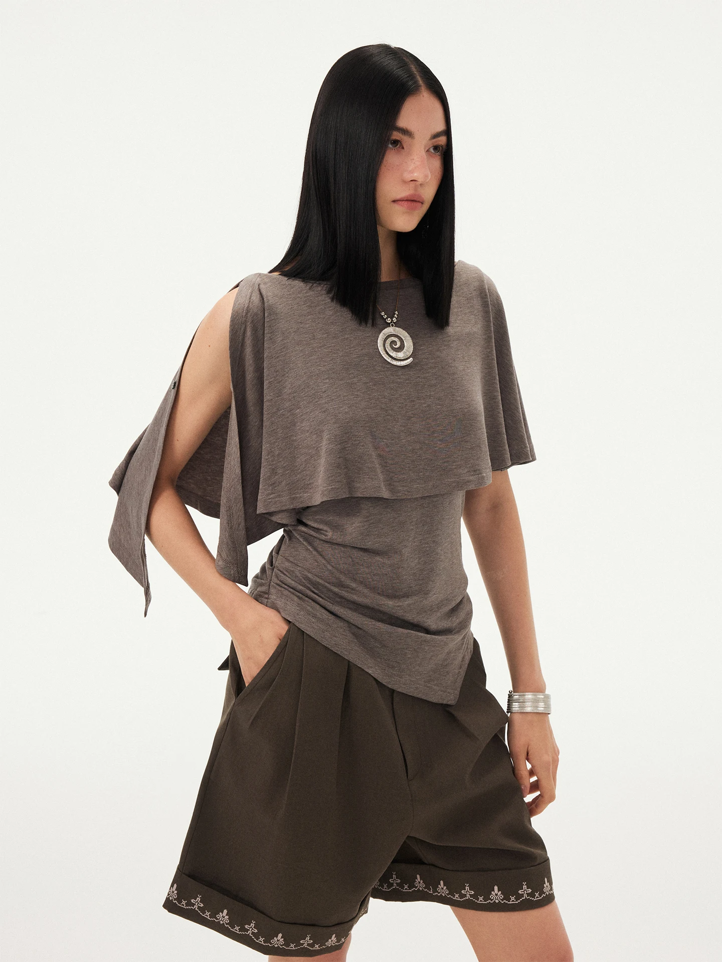 DIDDI MODA White Batwing Sleeve T-Shirt Women's Slim Fit Casual Style Fake Two-Piece Irregular Design Summer 2026 New Arrival