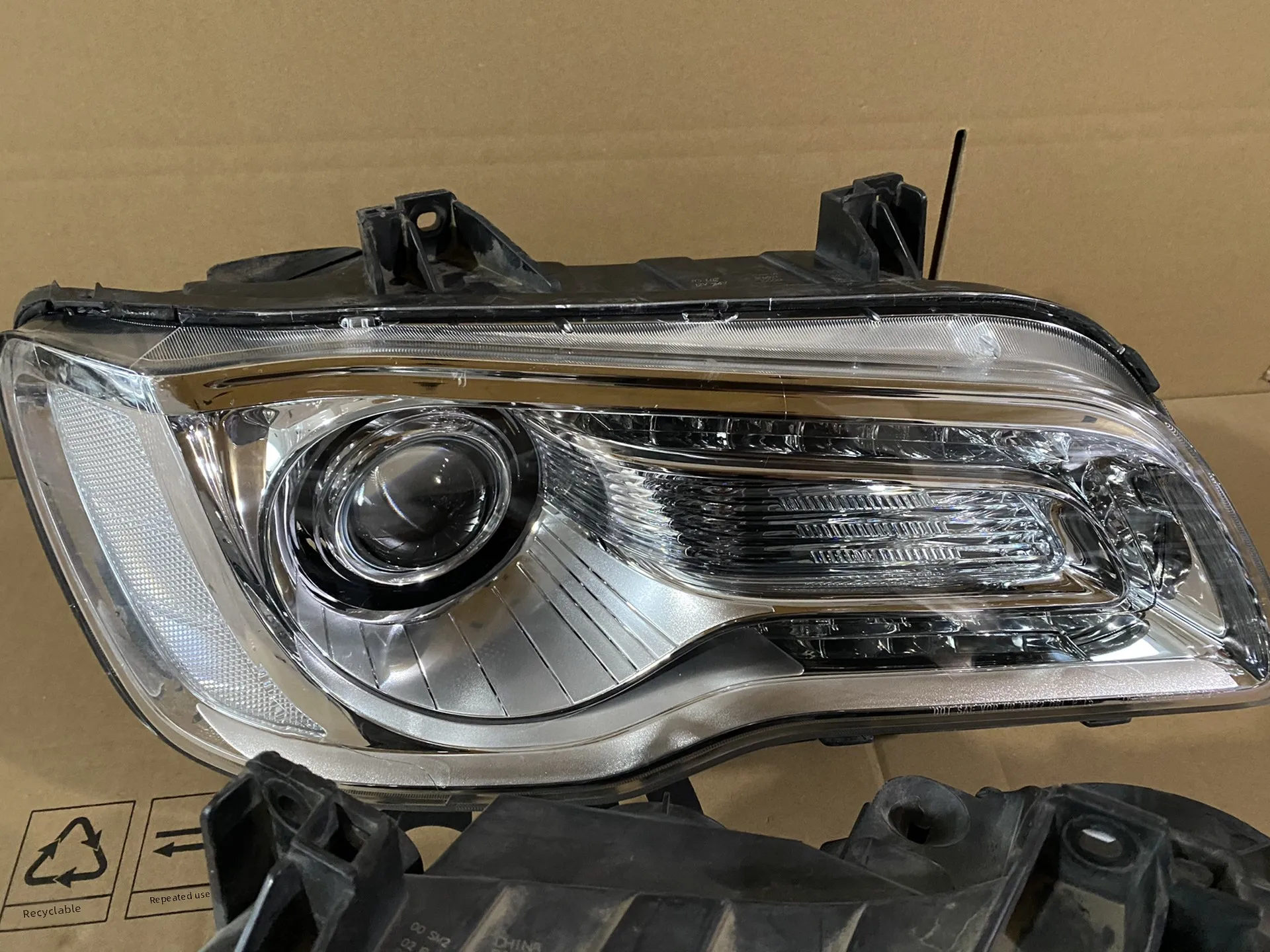2011-2017 for Chrysler 300C Headlights High Configuration Hernia Assembly for Grand Voyager Original Disassembled Car 6000k