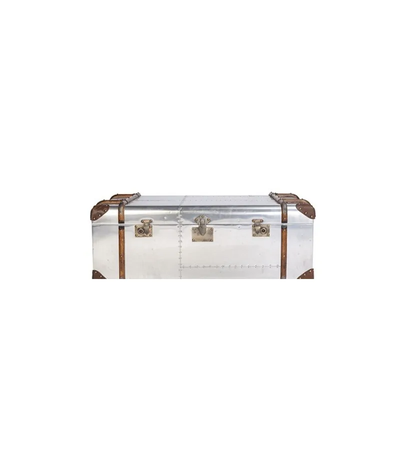 

It belongs to the side table, the club studio, and the master design.