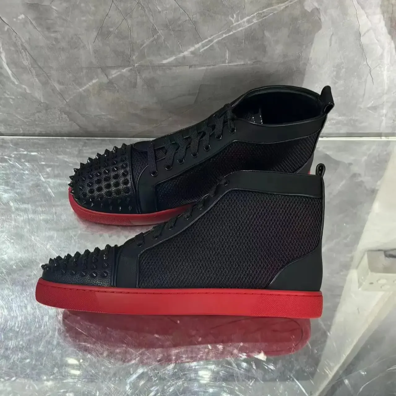 

Lace-Up High-Top Sneakers Male Flat Red Sole Fashion Designer Style Zapatillas Black Full Rivets Mesh Casual Sports Shoes Men