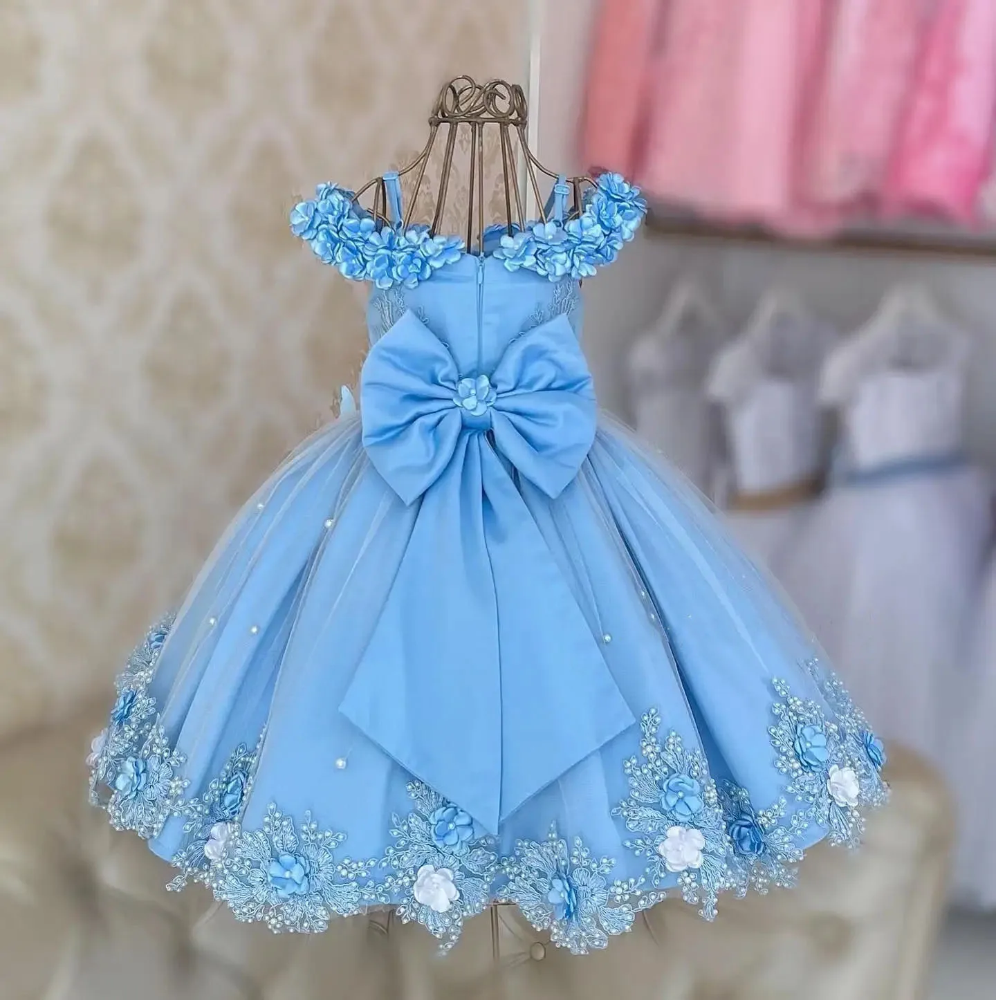 

Luxury Flower Girl Dress For Wedding Sleeveless Applique Pearls With Bow Kids Birthday Party Pageant First Communion Ball Gown