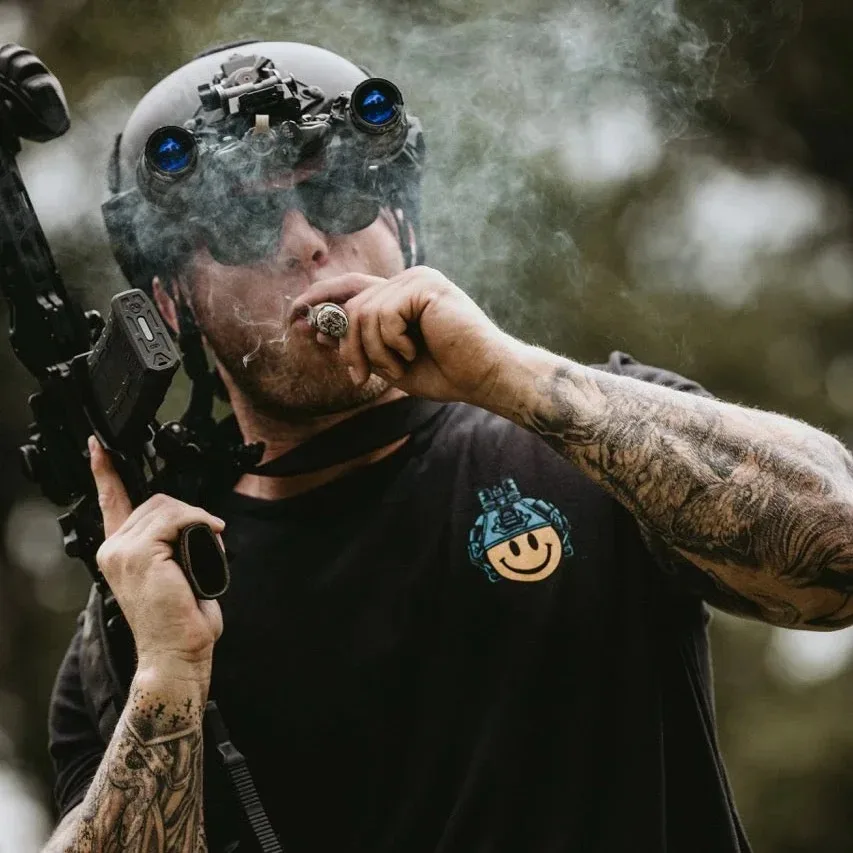 2026 Embrace The Chaos – Savage Tacticians Exhaust Ventilation Camiseta estampada para hombres y mujeres