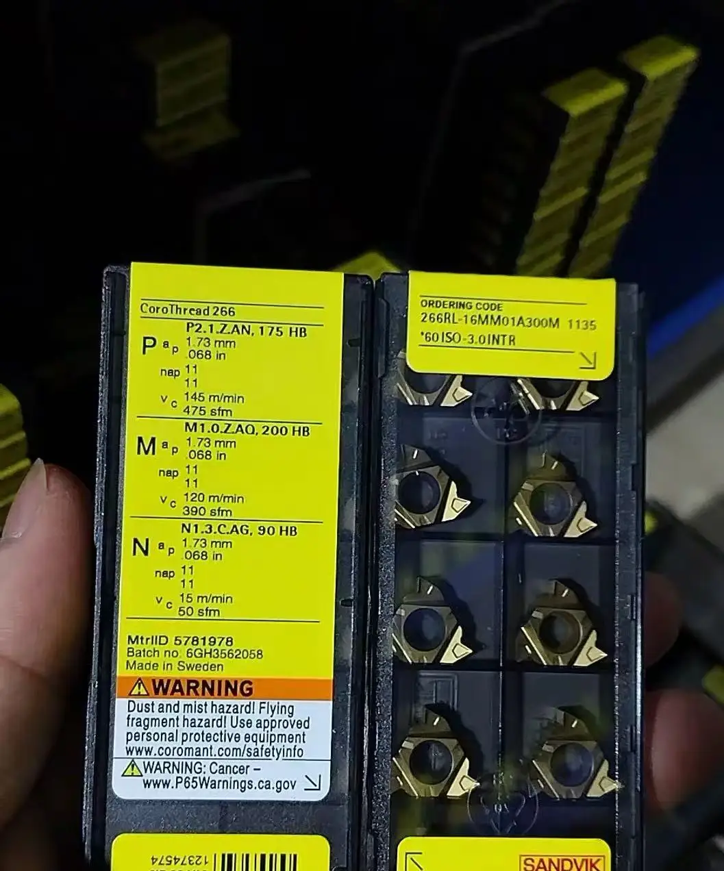 

Hard alloy cutting blades 266RG-16MM01A300M 1135