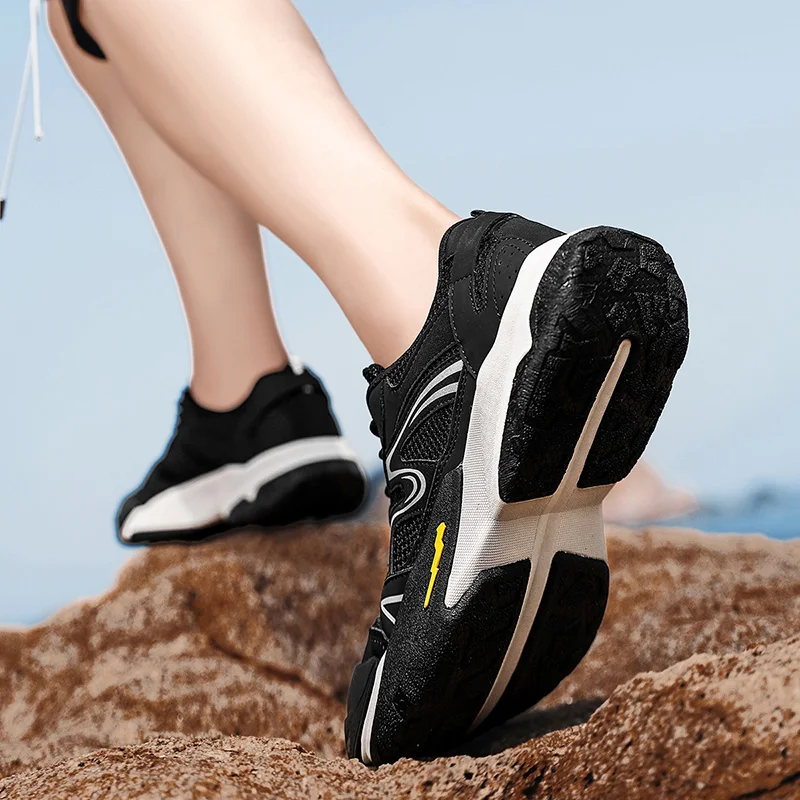 Sepatu Mendaki Gunung Pria Wanita Musim Panas Kualitas Terbaik Sepatu Hiking Luar Ruangan Napas Desainer Pelatih Pasangan untuk Berjalan 38-45
