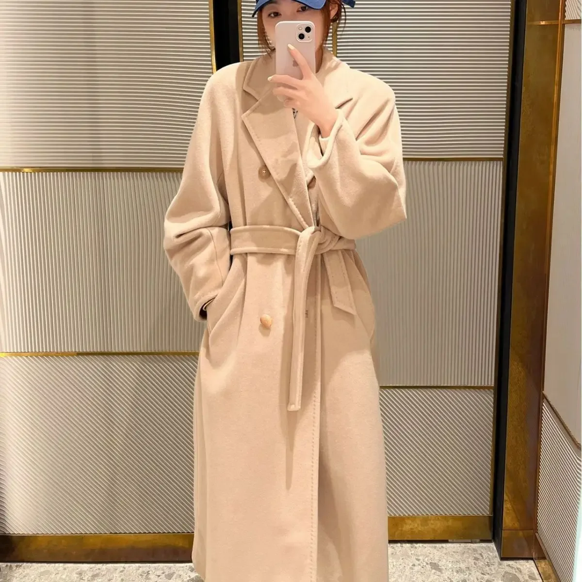 

Coat women's 2023 new color long correct version classic cashmere woolen coat wholesale promotion