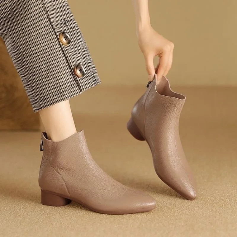 

2026 New Autumn and Winter Soft Leather Pointed-toe Low Chunky Single Boots, French Retro Fleece Short Cotton Boots for Women