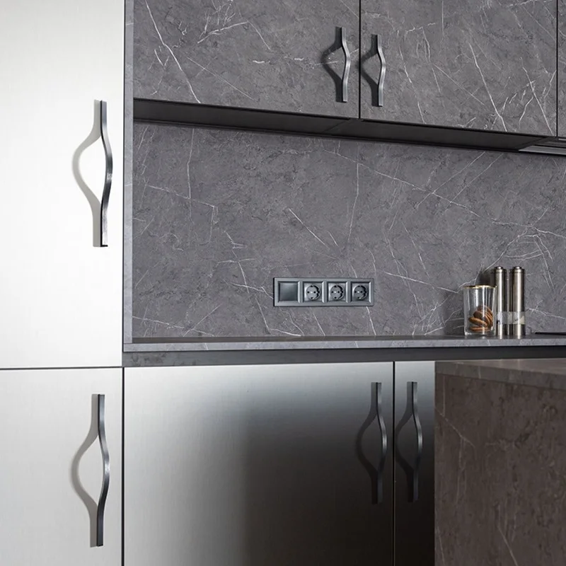 Manijas de gabinete de oro cepillado galvanizado: tiradores curvos modernos de aleación de aluminio para cajones de armario, herrajes duraderos de lujo