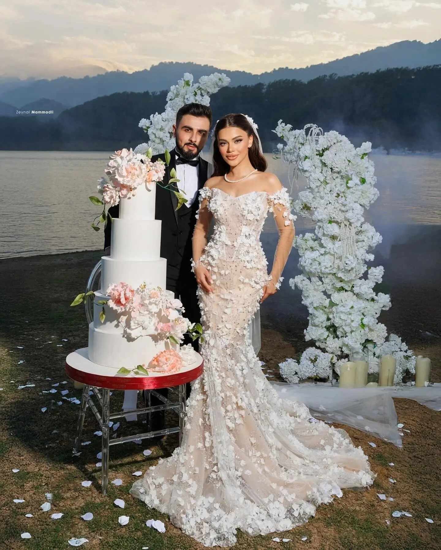 Customized Illusion Floral Lace Wedding Dress 2026 Off the Shoulder Long Sleeve Bridal Gown Beaded Fishtail robe de mariage