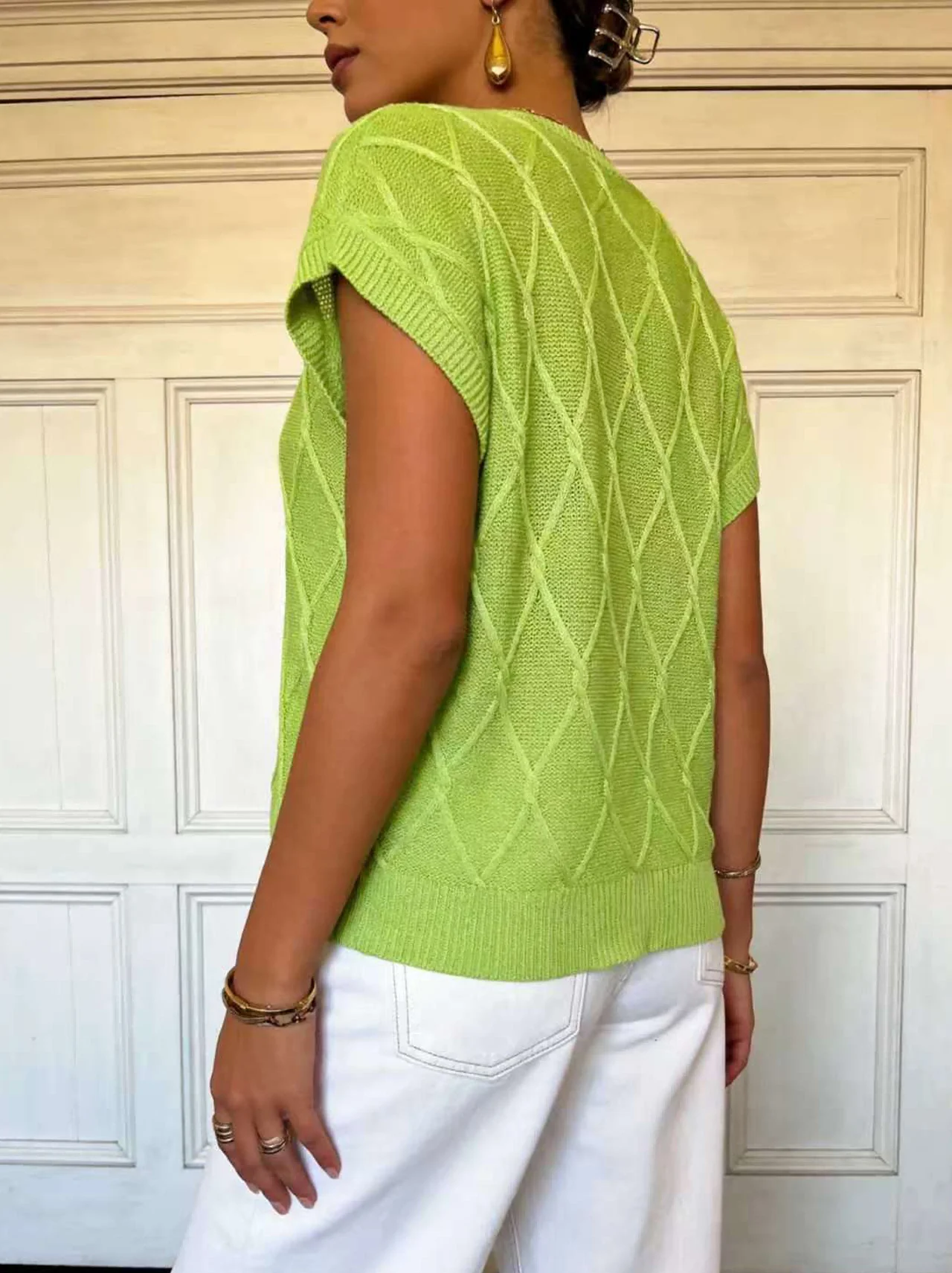 Plus Size Women's Elegant Crew Neck Knit Tank Top, Perfect for Summer Outings.